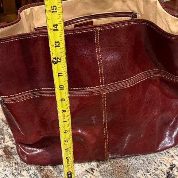 Made in Italy - Italian Leather Travel Shoulder Bag - Picture 6 of 7